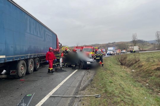 Tragedie pe DN 1F, în zona Sânpaul. Cinci persoane au murit în urma unui accident grav