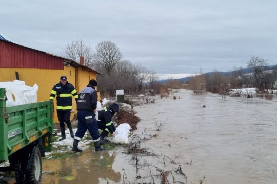 Pericol de inundații în județele Vrancea și Bacău. Râul Putna este sub avertizare cod portocaliu