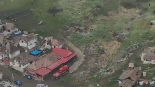 Rebeca și Melisa, cele două fetițe dispărute de la Târnăveni, sunt căutate de sute de oameni și cu un elicopter. Anchetatorii iau în calcul și o posibilă răpire