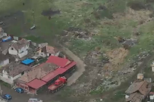 Rebeca și Melisa, cele două fetițe dispărute de la Târnăveni, sunt căutate de sute de oameni și cu un elicopter. Anchetatorii iau în calcul și o posibilă răpire