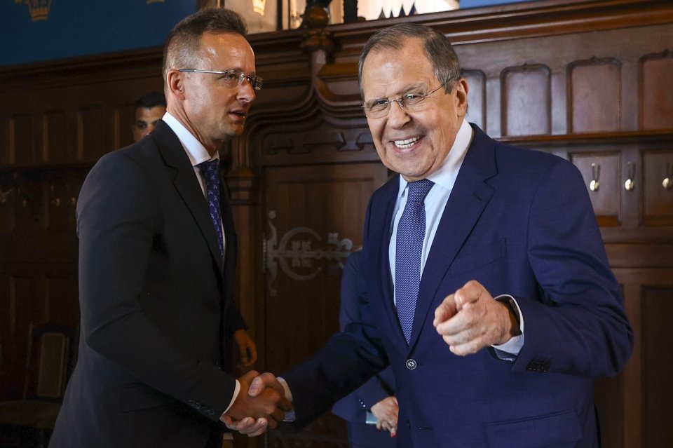 Ministrul de Externe al Ungariei, Péter Szijjártó, și Serghei Lavrov, omologul său rus