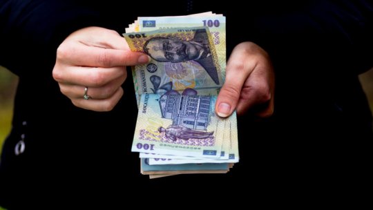 Primă de stabilitate de 27.000 de lei pentru tinerii care se angajează prima dată. Care sunt condițiile și cum primesc banii