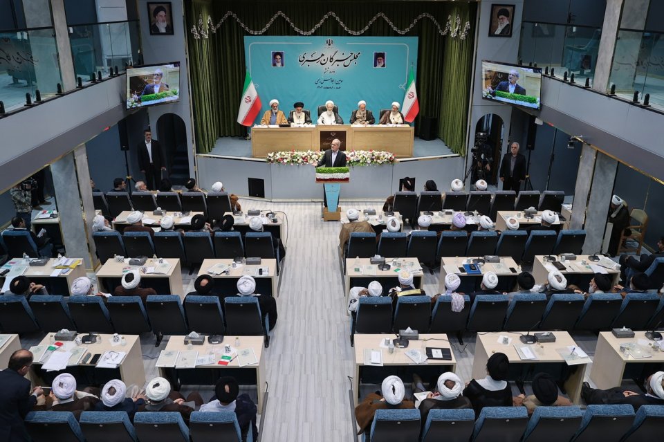 Președintele iranian Pezeshkian participă la o sesiune a Adunării Experților. 5 mai 2025