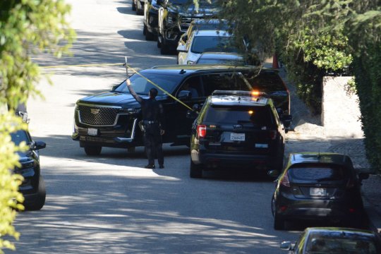 Focuri de armă trase asupra vilei cântăreței Rihanna, din Beverly Hills