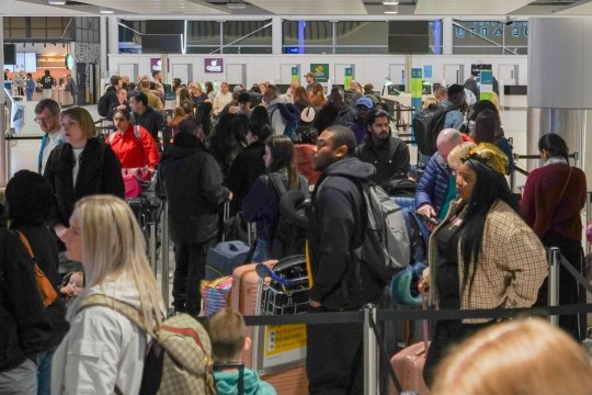 Schimbare majoră la granițele UE: sistemul Entry/Exit elimină ștampilarea pașapoartelor