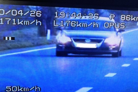 O femeie din Constanța a apăsat accelerația până la 176 km/h. Ce le-a spus polițiștilor când a fost oprită