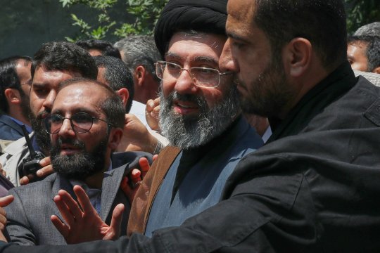 Mojtaba Khamenei, afectat de răni severe după bombardament. Cum conduce Iranul în aceste condiții