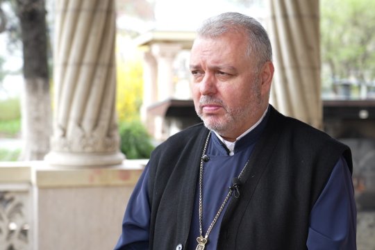 Părintele Emil Cărămizaru explică slujba din noaptea de Înviere. Ce trebuie să știe credincioșii despre acest moment