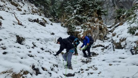 Intervenție de urgență în Piatra Craiului. Turiști imobilizați pe un traseu periculos au cerut ajutor