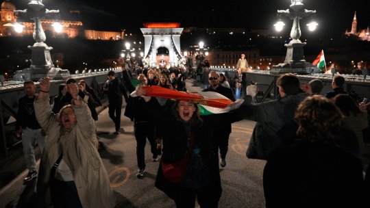 Înfrângerea lui Viktor Orban în imagini. Cum au fost străzile din Budapesta după victoria lui Peter Magyar care a pus capăt celor 16 ani de guvernare Orban