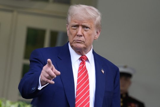 Atac fără precedent al lui Donald Trump la adresa Papei Leon: ”Ar trebui să-şi vină în fire”. Reacția Suveranului Pontif