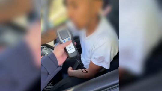 Caz grav pe DN13, în județul Brașov. Un tânăr conducea băut cu întreaga familie în mașină: ''Am băut o sticlă de whiskey''