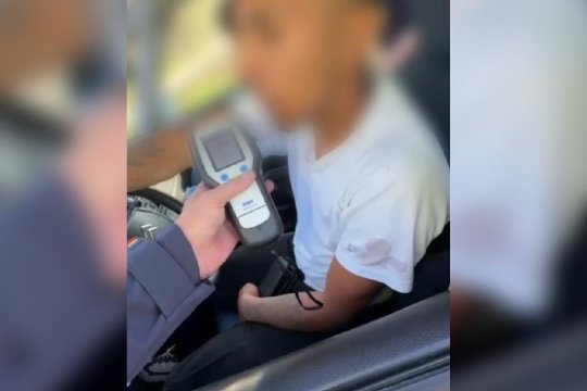 Caz grav pe DN13, în județul Brașov. Un tânăr conducea băut cu întreaga familie în mașină: ''Am băut o sticlă de whiskey''