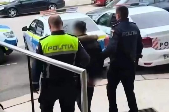 Tânăr arestat după ce a lovit un polițist în noaptea de Paște. Totul a pornit de la o intervenție de rutină