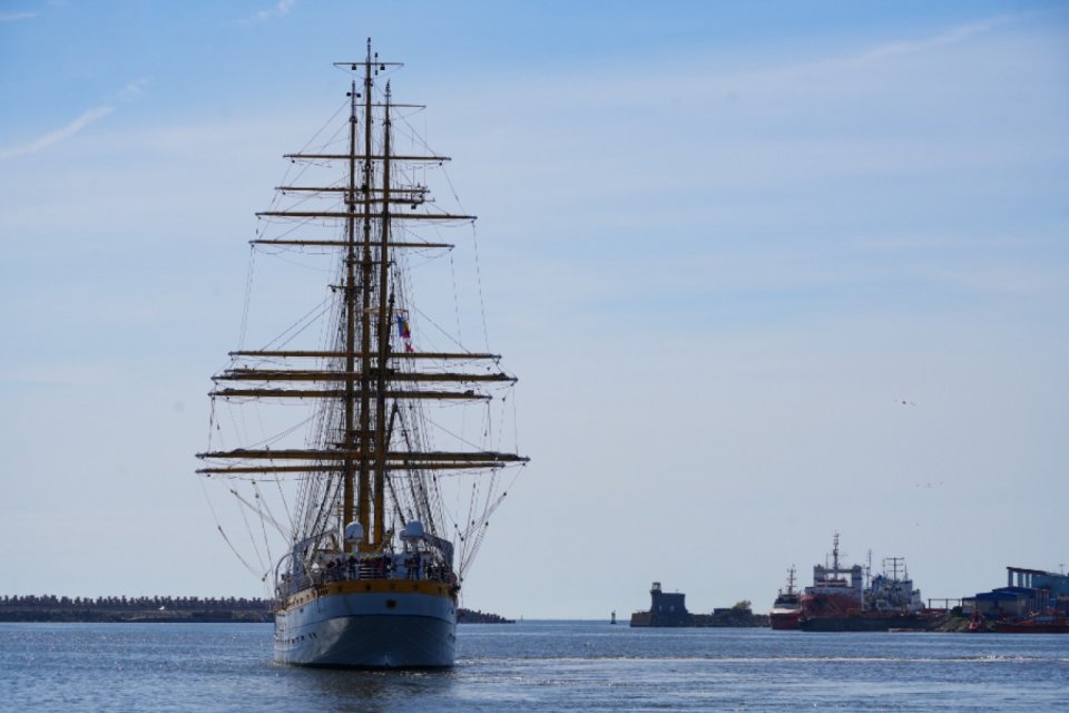 Nava Mircea a plecat din Portul Constanța spre New York