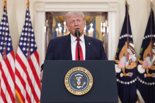 Donald Trump spune că războiul din Iran este aproape de final, iar Strâmtoarea Ormuz se va deschide natural. Amenințări cu noi lovituri în următoarele săptămâni. ”Îi vom readuce în epoca de piatră”