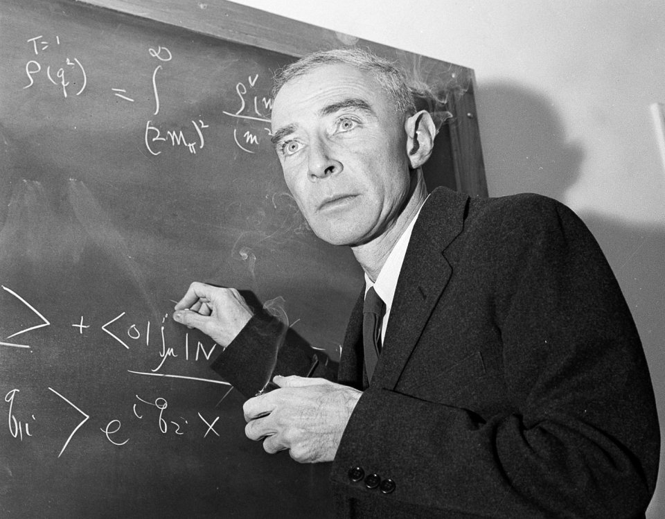 Personalitatea zilei 22 aprilie | Robert Oppenheimer, ”părintele bombei atomice”: mintea care a schimbat lumea