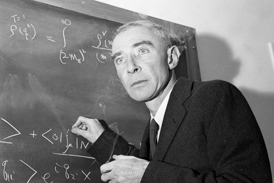 Personalitatea zilei 22 aprilie | Robert Oppenheimer, ”părintele bombei atomice”: mintea care a schimbat lumea