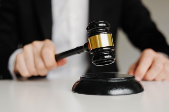 Fostul primar din Ghimbav, condamnat la 10 ani de închisoare după opt ani de judecată în dosarul achizițiilor supraevaluate