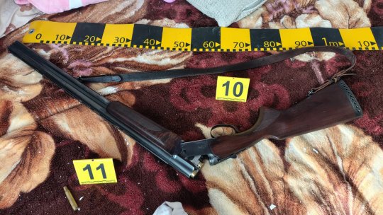 Bărbat împușcat mortal în Neamț, după ce a tras cu arma spre polițiștii veniți cu ordine de protecție, pentru că și-a amenințat soția și socrii