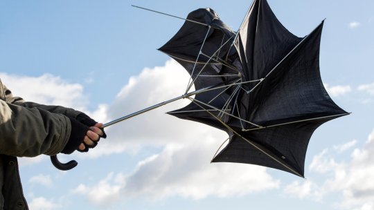 Avertizare cod galben de vânt în jumătate din țară