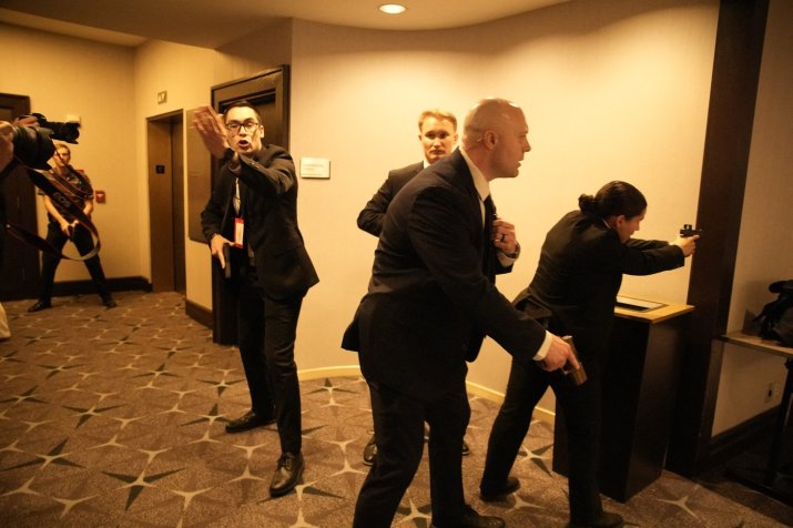 Forțele de intervenție, în acțiune pe holurile hotelului