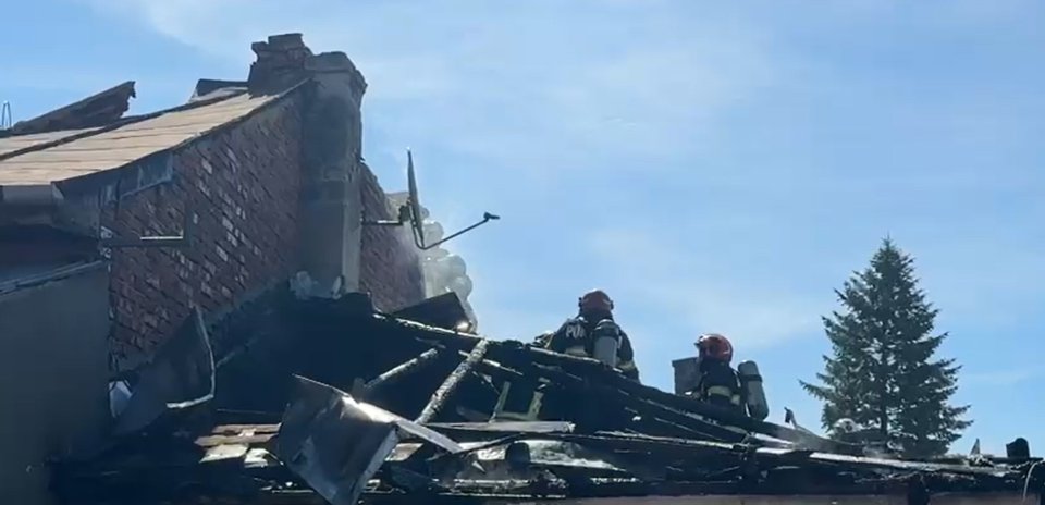Incendiu la două case din București