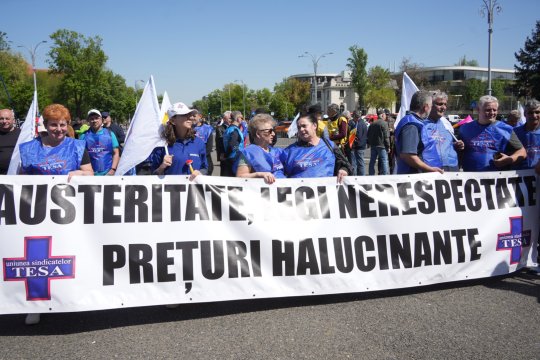 UPDATE | Sute de sindicaliști au protestat în fața Guvernului. Confederația Meridian: ”Nu mai acceptăm austeritatea suportată exclusiv de cetățeni”