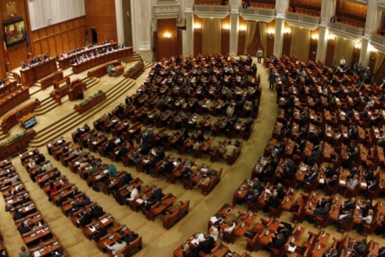 PSD și AUR acuză ”vânzarea României”. Ce conține draftul moțiunii de cenzură împotriva Guvernului Ilie Bolojan