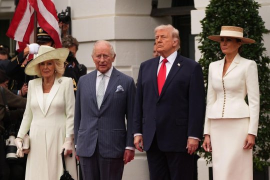 Trump și Prima Doamnă îi întâmpină pe Regele Charles și Regina Camilla la Casa Albă