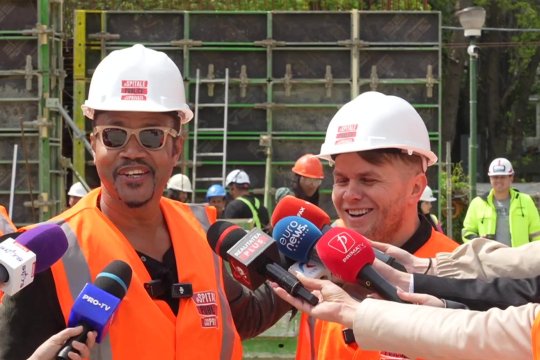 Cuba Gooding Jr., în România. Vizită la șantierul Clinicii de Psihiatrie Pediatrică și implicare în campania lui Codin Maticiuc
