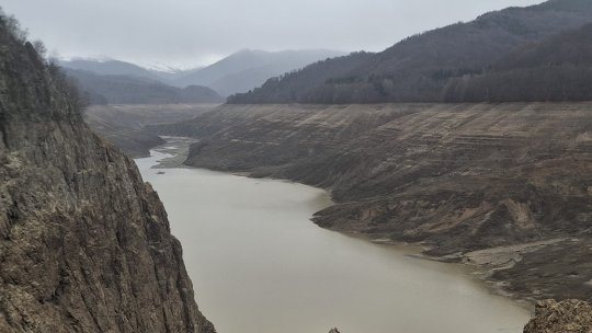 Ministrul Energiei: ”A început reumplerea lacului Vidraru. Estimăm finalizarea în octombrie”