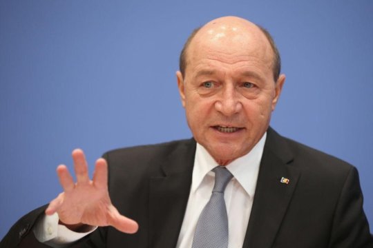 Avertismentul lui Băsescu: ”Ne trezim fără importatori de motorină în două săptămâni”