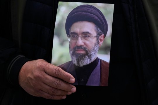 The Times: Liderul suprem al Iranului, Mojtaba Khamenei, ar fi ”inconștient și sub tratament la Qom”