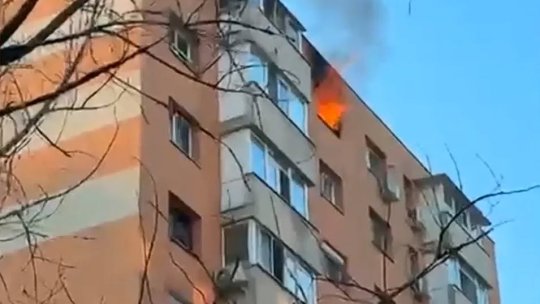 Explozie într-un apartament din Sectorul 3. O trotinetă aflată la încărcat a declanșat incendiul