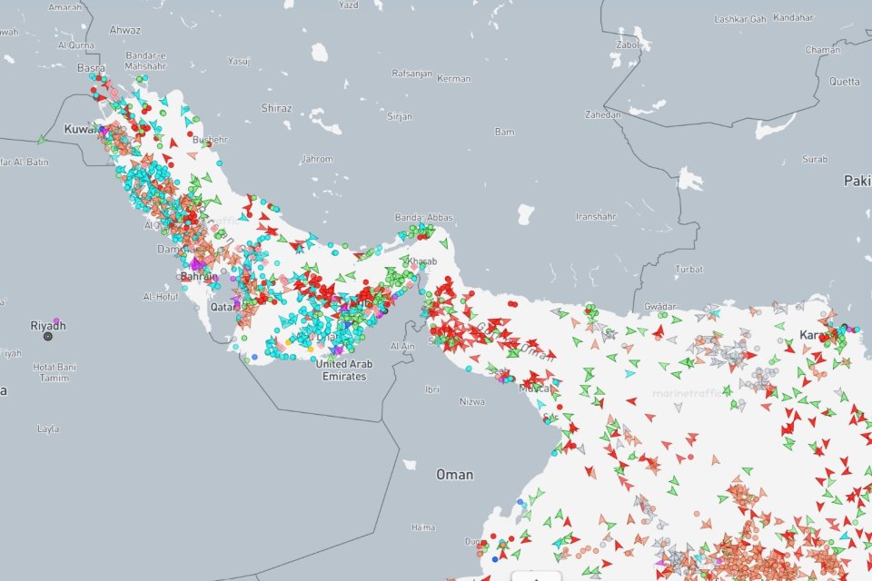 Locația navelor care nu pot trece de blocajul din Strâmtoarea Ormuz