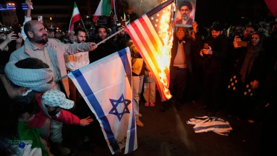 Iranul sărbătorește armistițiul: sloganuri anti-SUA și anti-Israel după acordul de încetare a focului
