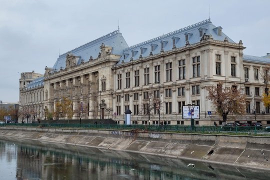 Sancțiunea CNA, blocată provizoriu de instanță. Realitatea Plus își continuă activitatea până la judecarea cazului