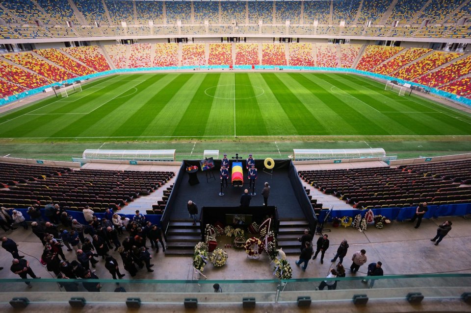 Sicriul cu trupul neînsuflețit al legendarului antrenor Mircea Lucescu a fost depus pe Arena Națională