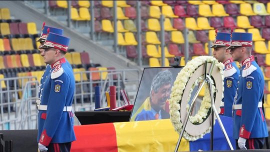 Premierul Ilie Bolojan i-a adus un ultim omagiu lui Mircea Lucescu, la Arena Națională
