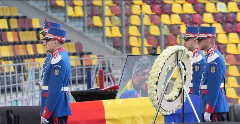 Sicriul cu trupul lui Mircea Lucescu a fost depus pe Arena Națională