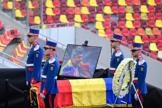 Traian Băsescu, fostul președinte care l-a decorat pe Mircea Lucescu, și-a luat rămas-bun de la legendarul antrenor: ”A avut o viață extraordinară, dedicată sportului și României”