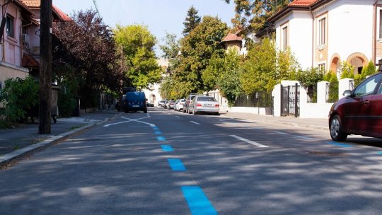Mașinile hibride și cele ale jurnaliștilor nu mai pot fi parcate fără plată pe locurile albastre din București