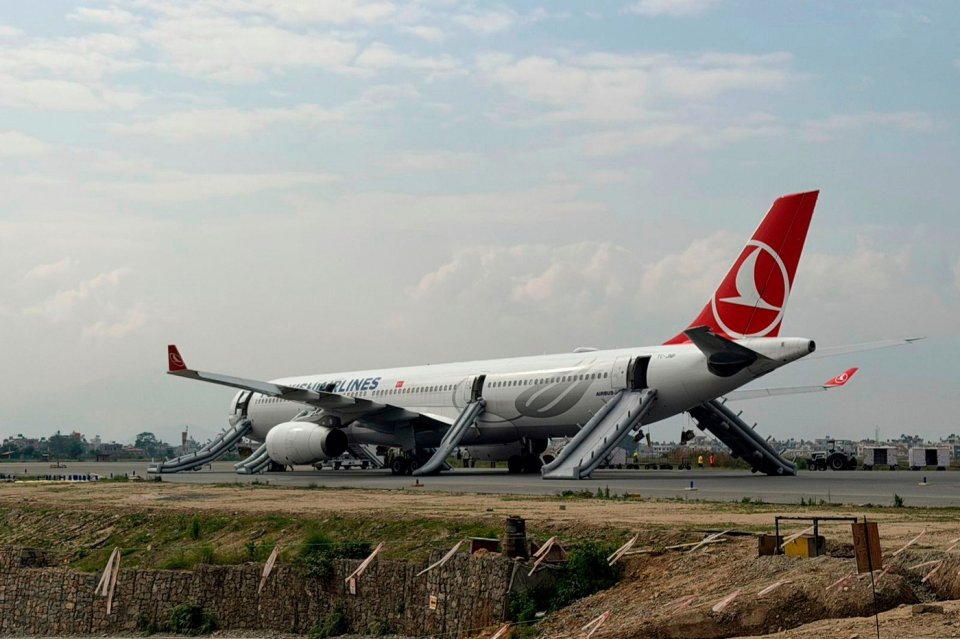 Evacuare de urgență după un incendiu la aterizarea unui avion pe aeroportul din Kathmandu, Nepal