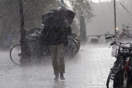 Patru zile de temperaturi scăzute, ploi și vânt puternic. Avertizare cod galben pentru 23 de județe