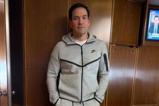 Marco Rubio, la bordul Air Force One cu un trening identic cu cel purtat de Nicolas Maduro când a fost capturat