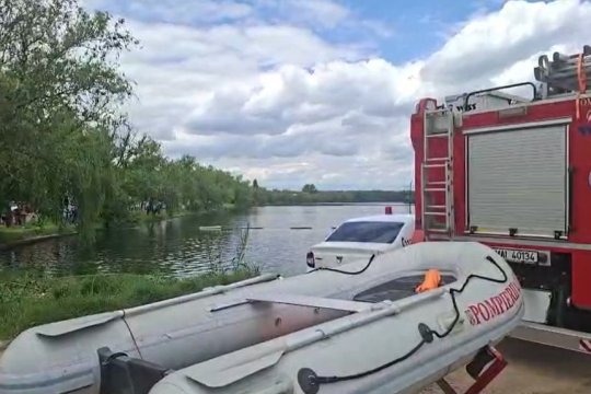 Intervenție pentru salvarea a doi copii căzuți într-un lac din Chitila