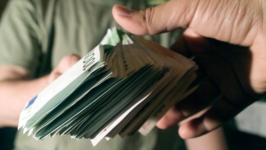 Doi procurori de la Parchetul Curții de Apel Constanța au fost reținuți. Acuzații de luare de mită pentru soluționarea unor dosare și intervenții pentru oameni de afaceri
