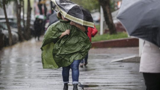 Alertă de ploi torențiale și vijelii în weekend. Cod galben în București și 19 județe