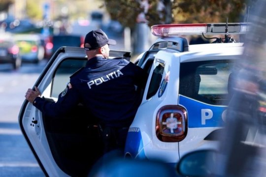 Polițist găsit împușcat în cap, în mașina de serviciu, într-o pădure aproape de Galați